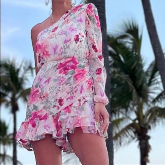 Bloggers Favorite Express metallic floral one shoulder pleated ruffled romper XS - Picture 10 of 16